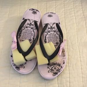 Juicy couture pink flip flops